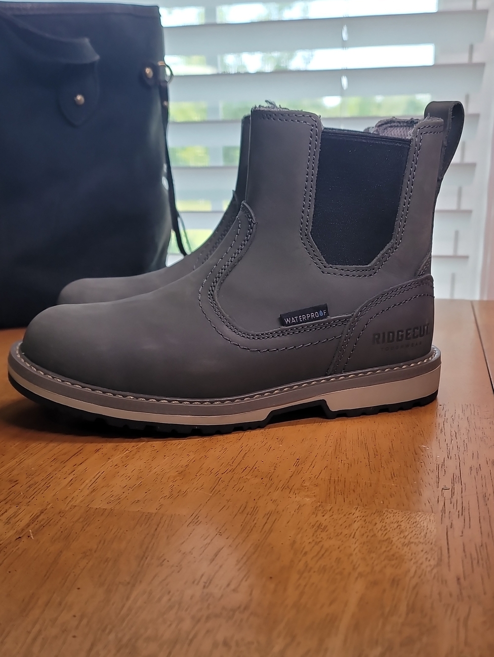 Ridgecut Toughwear pull-on Chelsea boots featuring black elastic side
